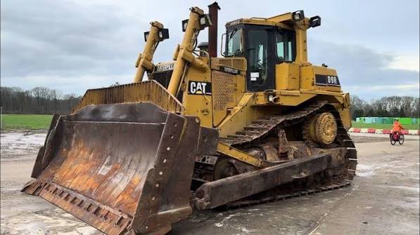 Contrôle technique d'un bulldozer sur site
