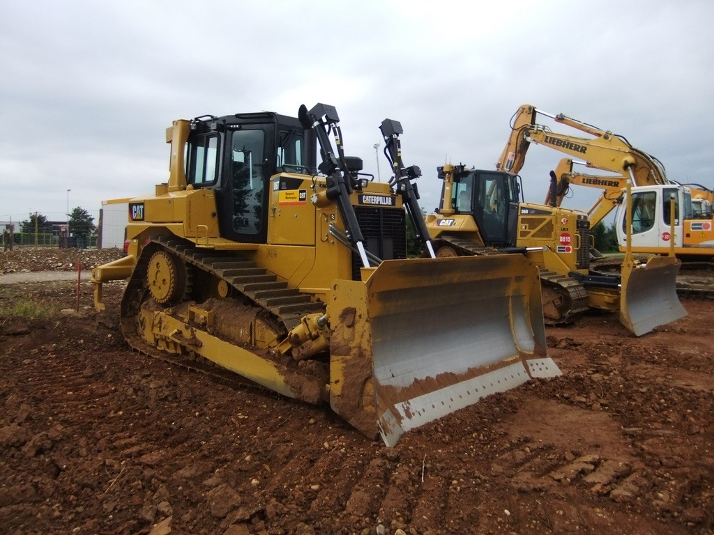 VGP bulldozer et tracteur à chenilles sur chantier de terrassement