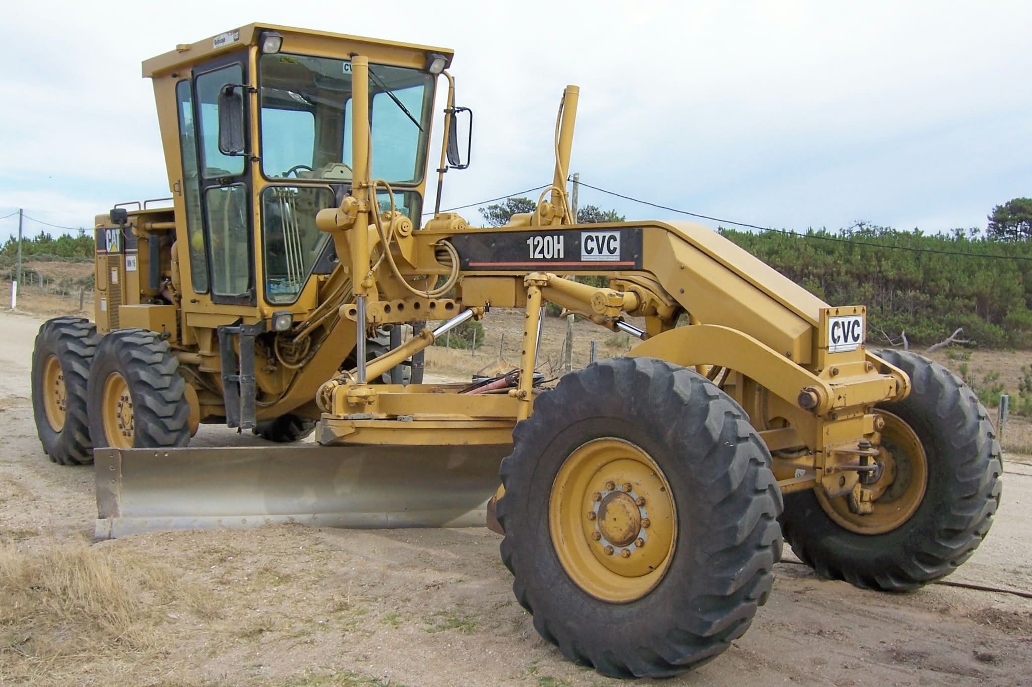 VGP niveleuse et engin de voirie sur chantier